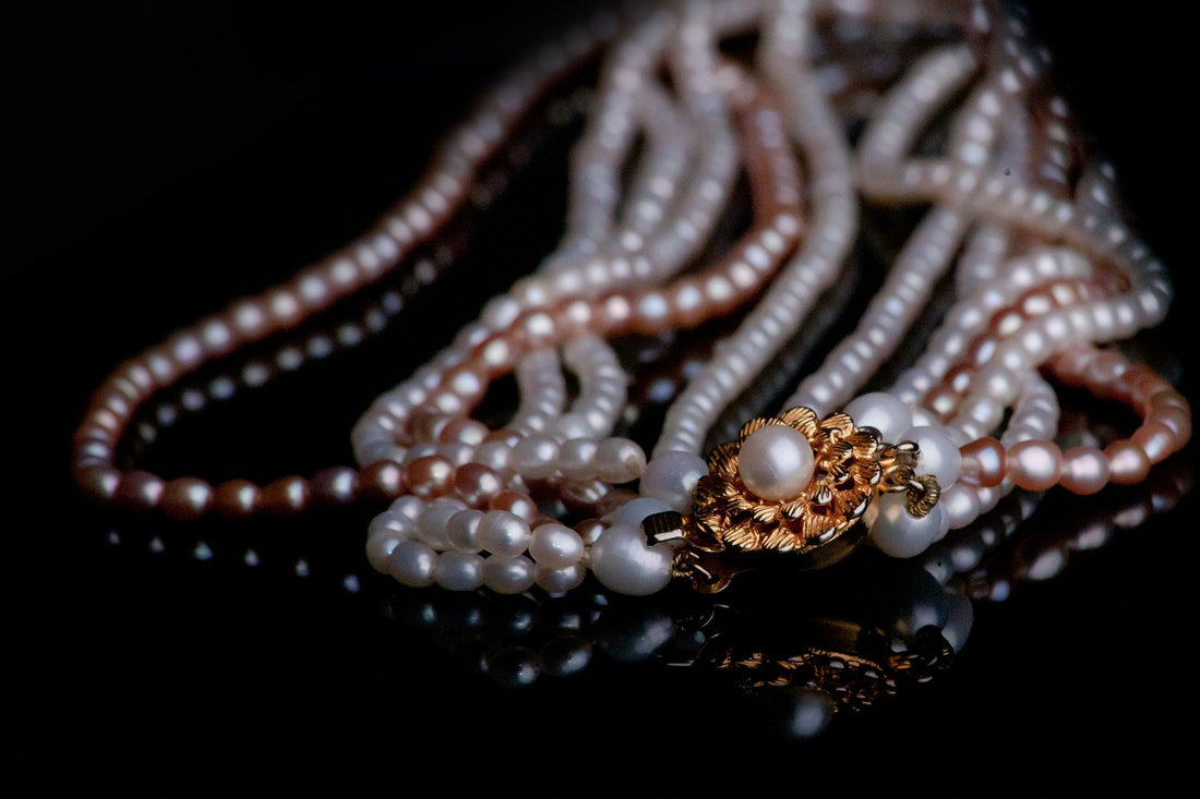SIGNATURE JEWELRY PIECES WORN BY CELEBRITIES