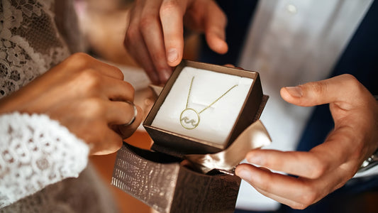 Milestone Memories: Selecting Jewelry for Anniversaries