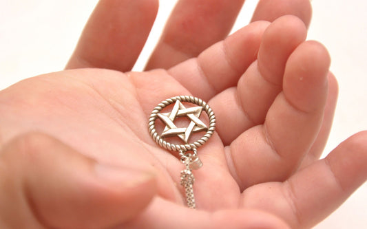 Celebrate Your Beliefs With These Custom Jewish Jewelry Ideas