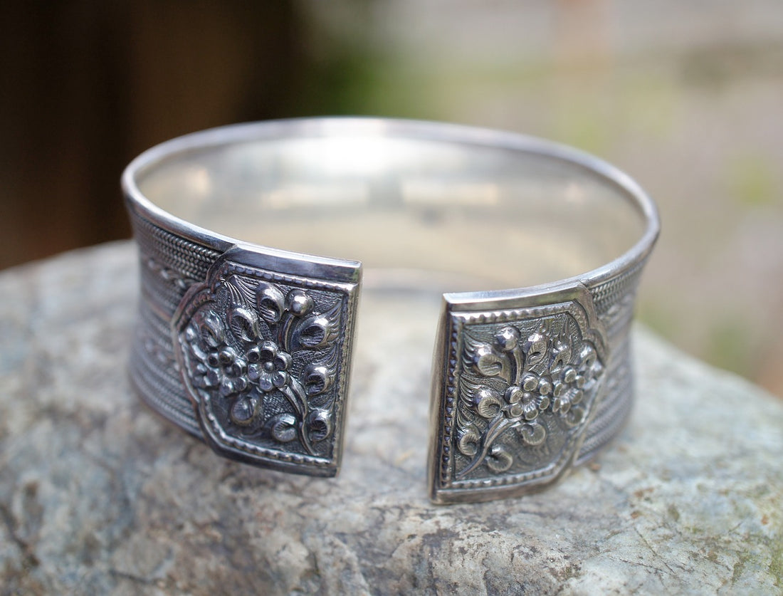 THE ESSENTIAL GUIDE TO CHOOSING AND CARING FOR STERLING SILVER JEWELRY